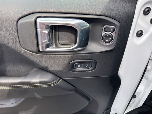 Used 2025 Jeep Wrangler Unlimited Sahara w/ Safety Group image 27