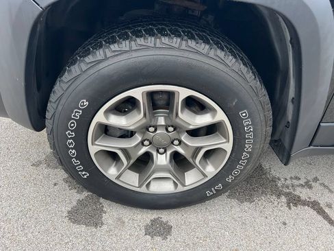 Used 2021 Jeep Cherokee Trailhawk w/ Trailer Tow Group AWD/4WD image 13