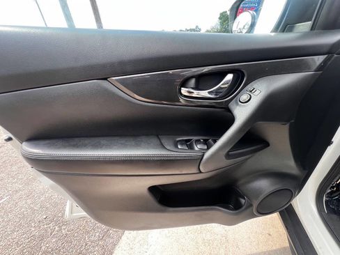 Used 2017 Nissan Rogue S AWD/4WD image 17