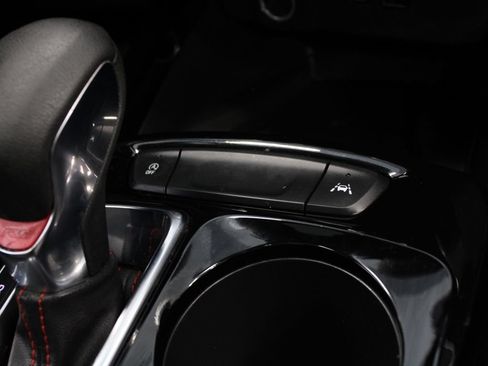Used 2024 Chevrolet Trax RS w/ Sunroof Package FWD image 24