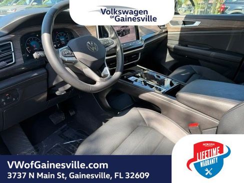 Used 2025 Volkswagen Atlas SEL AWD/4WD image 19