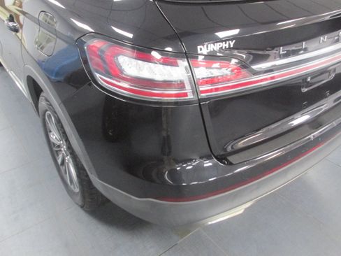 Used 2019 Lincoln Nautilus Select AWD/4WD image 12