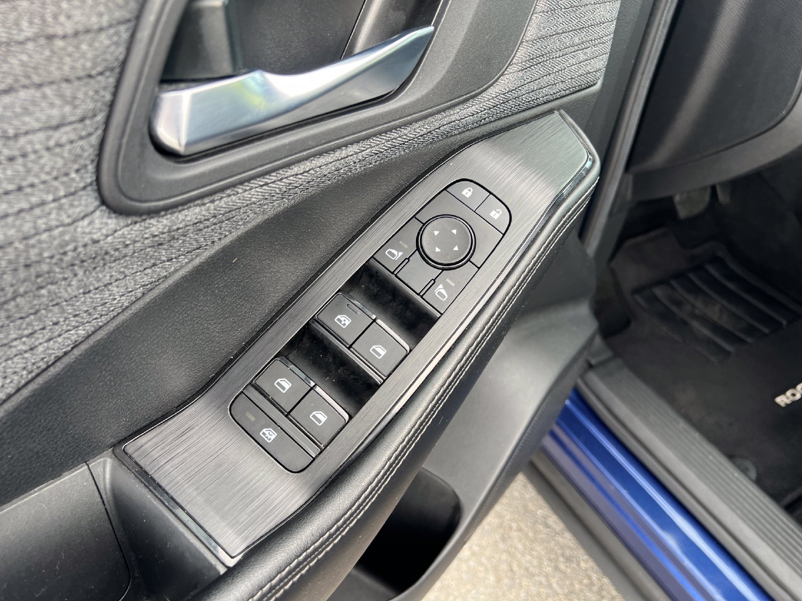Used 2023 Nissan Rogue SV AWD/4WD image 11