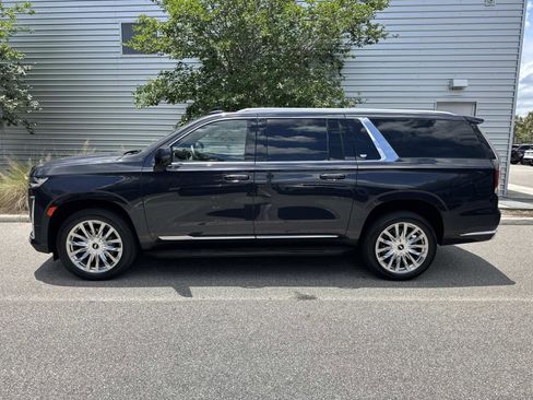 Used 2024 Cadillac Escalade ESV Premium Luxury AWD/4WD image 2