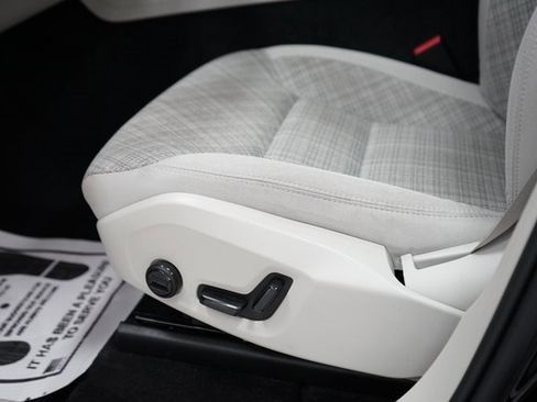 Used 2022 Volvo XC60 T8 Inscription Expression image 30