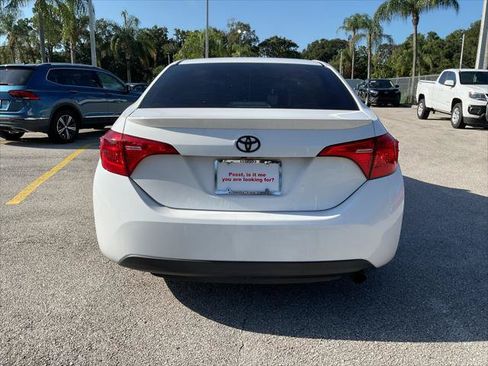 Used 2018 Toyota Corolla SE FWD image 8