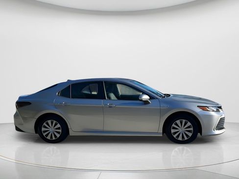 Used 2021 Toyota Camry LE image 9