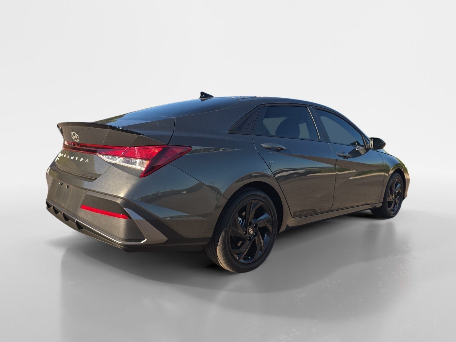 Used 2026 Hyundai Elantra SEL Sport FWD image 3