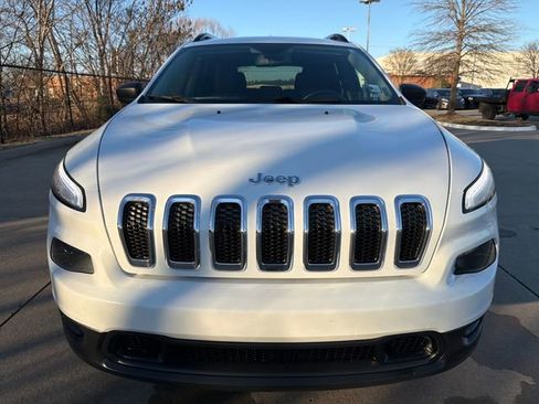 Used 2016 Jeep Cherokee Sport image 8