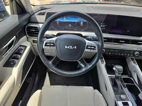 Used 2024 Kia Telluride SX w/ Towing Package FWD image 10