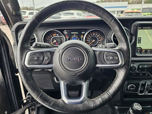 Used 2020 Jeep Wrangler Unlimited Sahara image 17