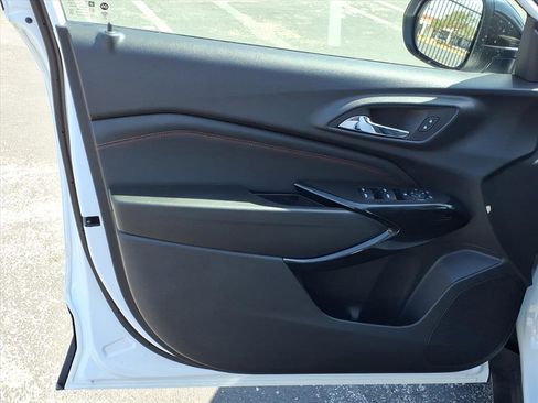 Used 2025 Chevrolet Trax RS w/ Driver Confidence Package image 13