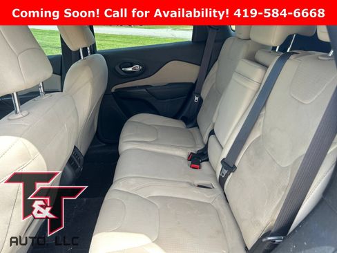 Used 2016 Jeep Cherokee Latitude FWD image 7