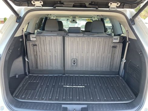 Used 2021 Toyota Highlander LE FWD image 48