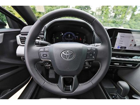 Used 2026 Toyota Camry SE FWD image 13