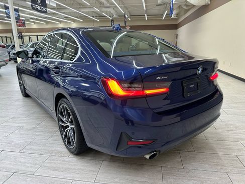 Used 2019 BMW 330i xDrive Sedan w/ Driving Assistance Package image 9