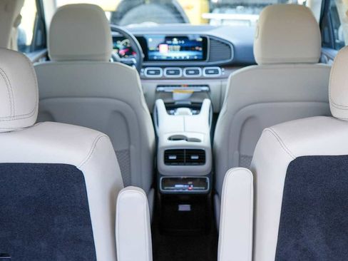 Used 2026 Mercedes-Benz GLS 450 4MATIC image 25