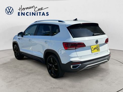 Certified 2022 Volkswagen Taos SE w/ Panoramic Sunroof Package FWD image 3