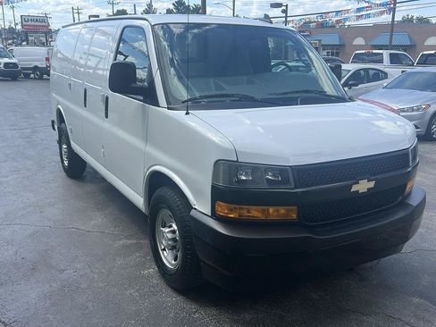 Used 2018 Chevrolet Express 2500 RWD image 3