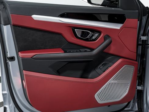 Used 2022 Lamborghini Urus AWD/4WD image 9