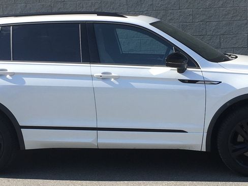 Used 2023 Volkswagen Tiguan SE R-Line AWD/4WD image 3