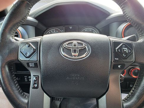 Used 2017 Toyota Tacoma TRD Off-Road w/ Premium & Technology Package AWD/4WD image 17