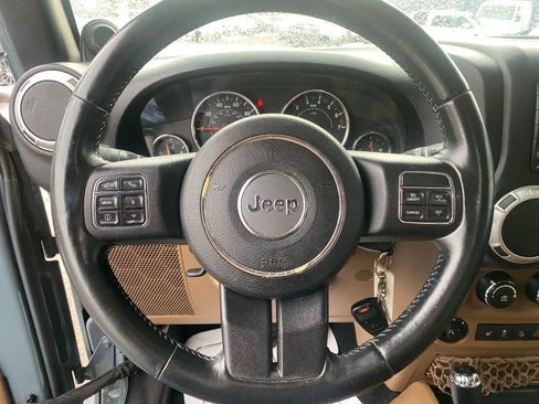 Used 2014 Jeep Wrangler Unlimited Sahara w/ Connectivity Group image 11