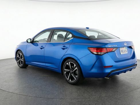 Used 2025 Nissan Sentra SV image 6