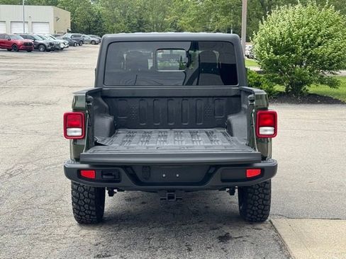 Used 2023 Jeep Gladiator Sport AWD/4WD image 29
