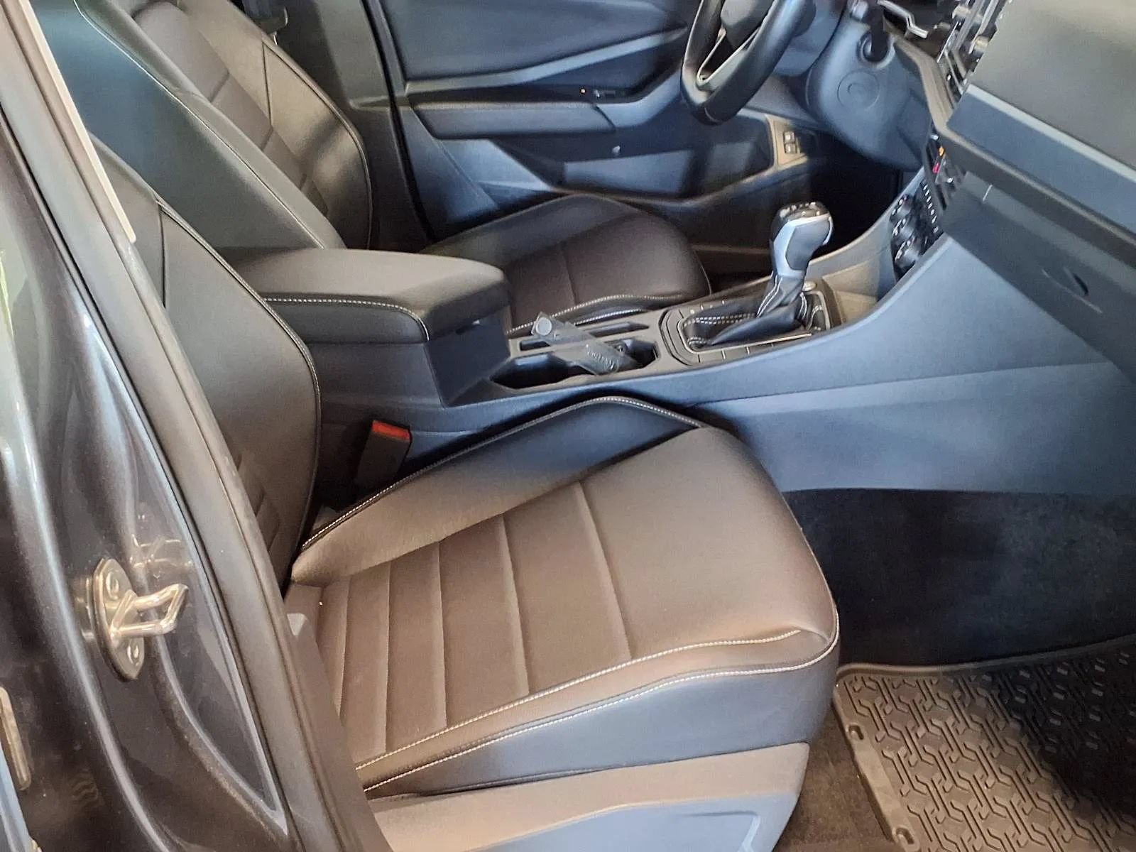 Used 2023 Volkswagen Jetta SE w/ Panoramic Sunroof Package FWD image 11