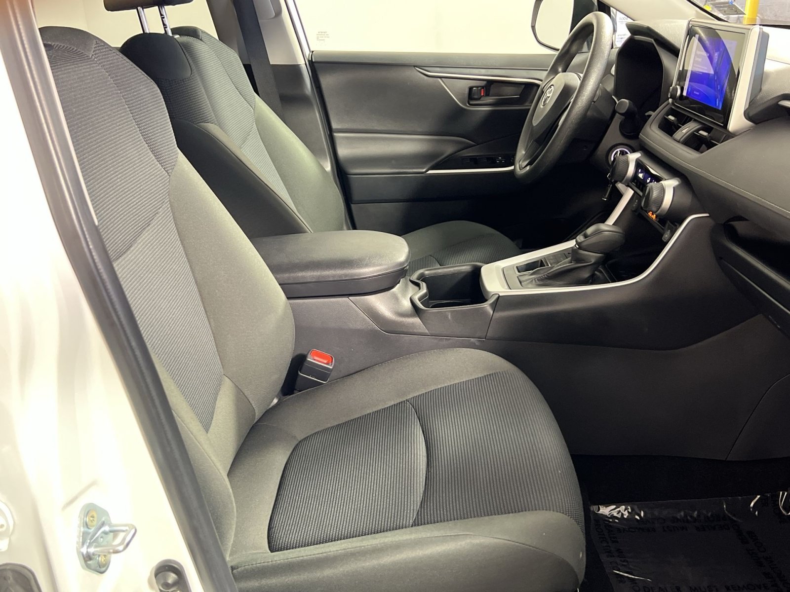 Used 2025 Toyota RAV4 LE AWD/4WD image 28