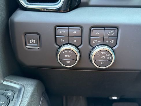 Used 2025 GMC Sierra 2500 Denali w/ Denali Reserve Package AWD/4WD image 29