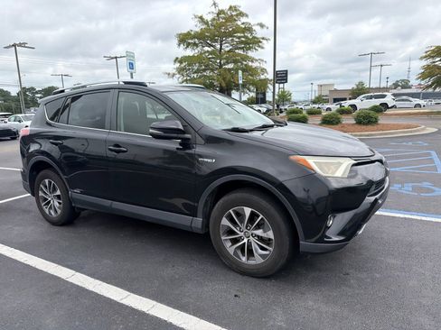 Used 2016 Toyota RAV4 XLE AWD/4WD image 1