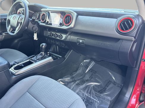 Used 2017 Toyota Tacoma SR5 image 12