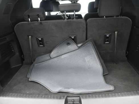 Used 2025 Chevrolet Traverse LT FWD image 13