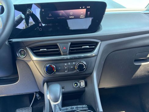 Used 2025 Buick Encore GX Preferred FWD image 17