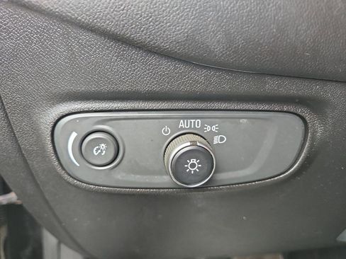 Used 2020 Chevrolet Equinox LS image 25