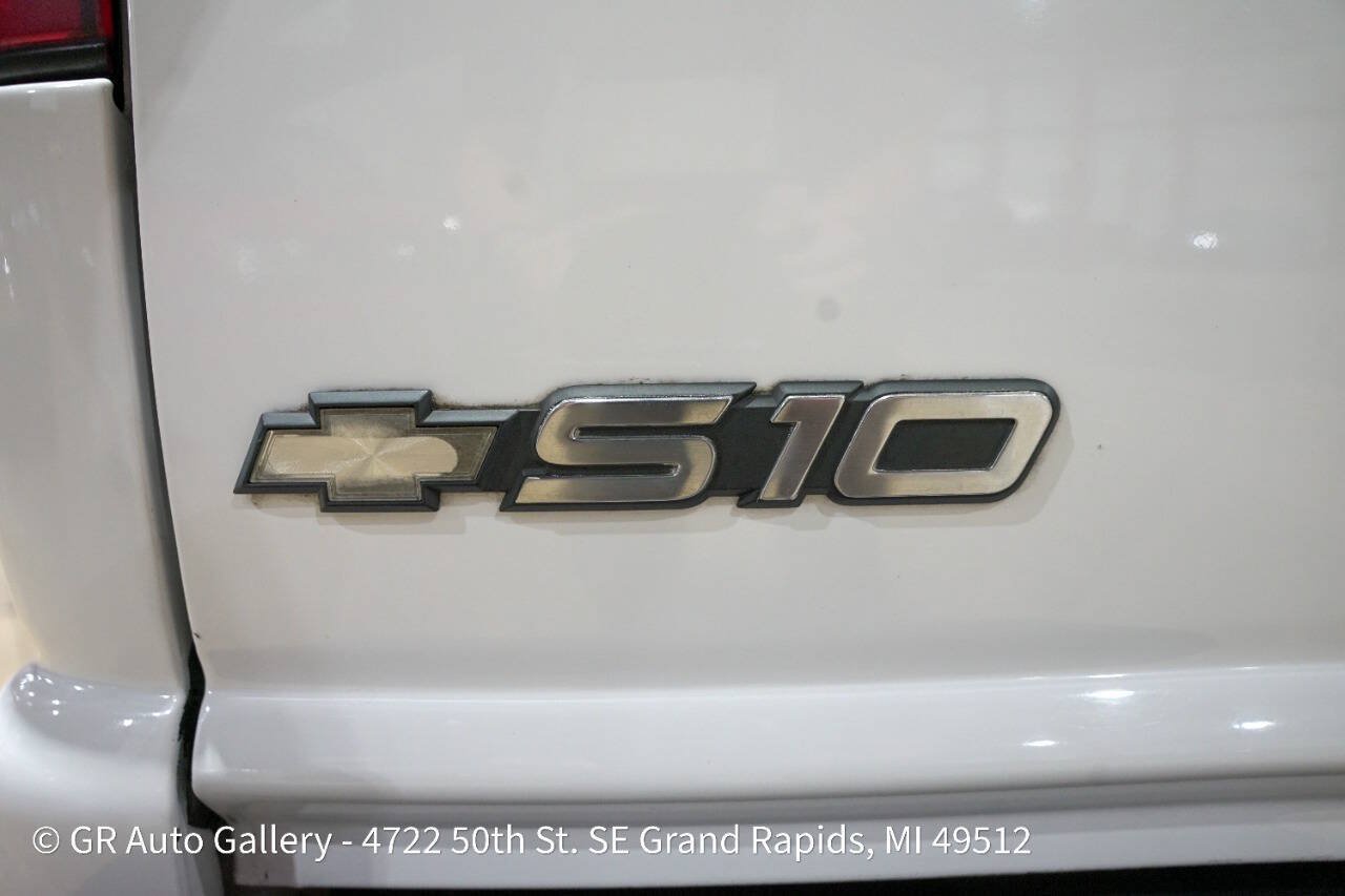 Used 2001 Chevrolet S10 Pickup LS w/ Preferred Equipment Group RWD image 24