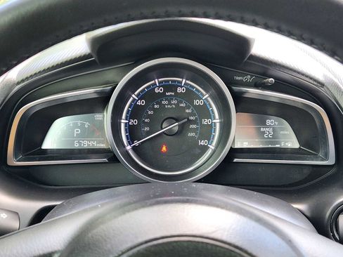 Used 2019 Toyota Yaris XLE FWD image 16