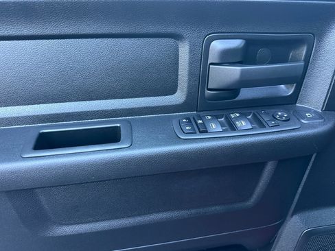 Used 2024 RAM 2500 Tradesman w/ Chrome Appearance Group image 12