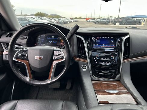 Used 2019 Cadillac Escalade Premium Luxury image 18