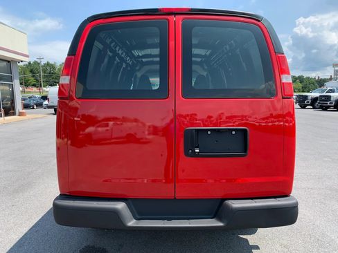 Used 2018 Chevrolet Express 2500 w/ Driver Convenience Package RWD image 4