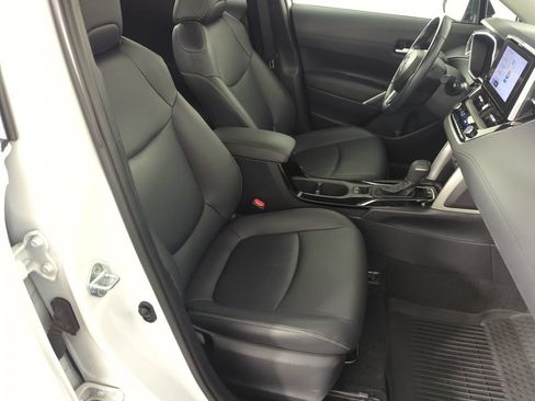 Used 2023 Toyota Corolla Cross XLE FWD image 35