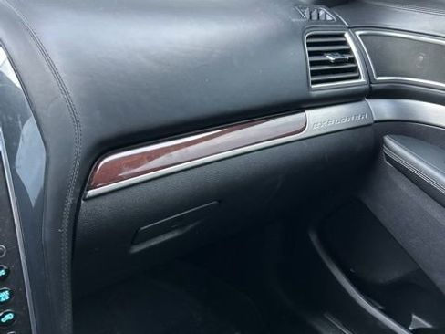 Used 2018 Ford Explorer Platinum image 16