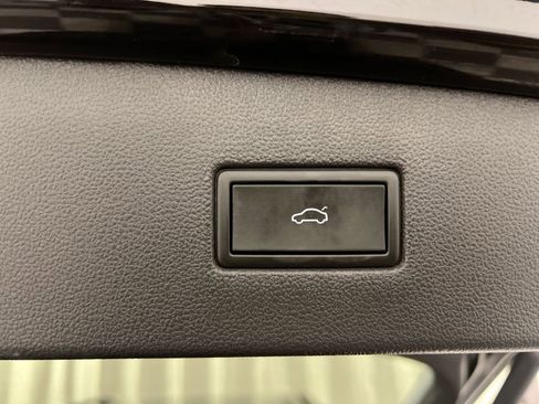 Used 2024 Volkswagen Tiguan SE R-Line image 27