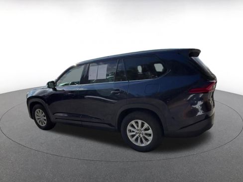 Used 2025 Toyota Grand Highlander XLE image 10