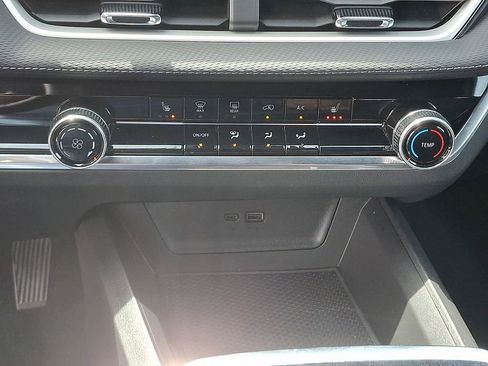 Used 2025 Chevrolet Equinox LT AWD/4WD image 15
