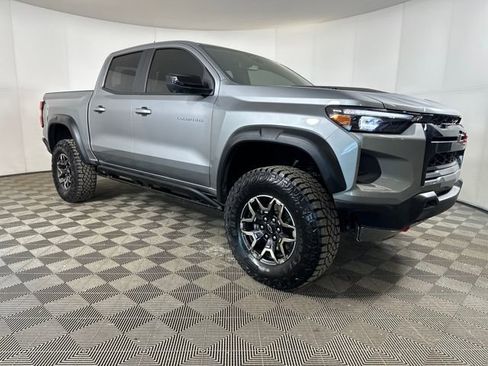 Used 2025 Chevrolet Colorado ZR2 w/ Technology Package image 2