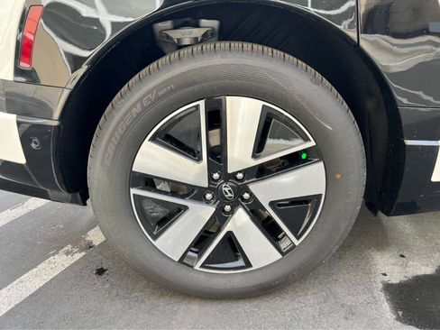 New 2026 Hyundai Ioniq 9 SEL image 15