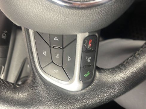 Used 2023 Jeep Renegade Latitude w/ Premium Group AWD/4WD image 32